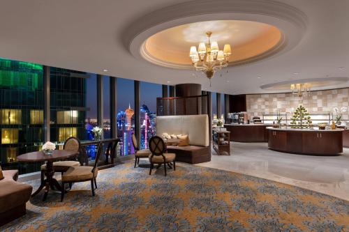 Executive King Room, Executive lounge access, Guest room image 5