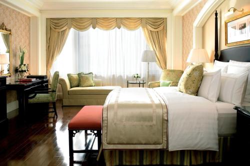 Premier Suite image 5