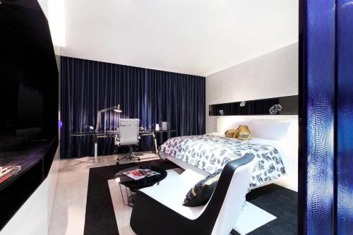 591835848 W Bangkok Hotel
