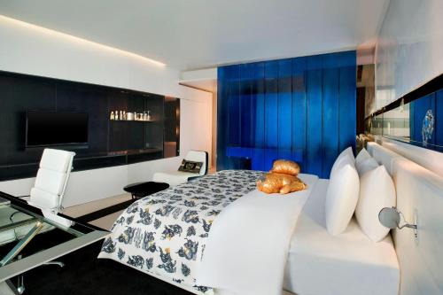591835850 W Bangkok Hotel