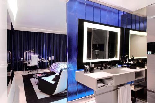 591835851 W Bangkok Hotel