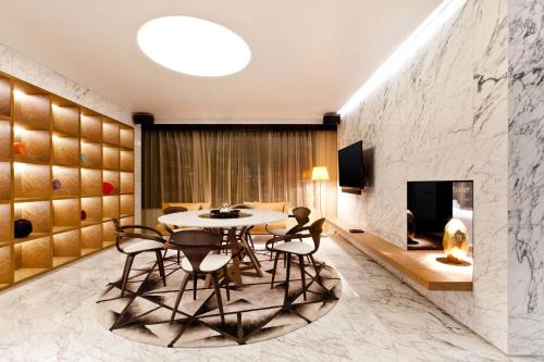 591835881 W Bangkok Hotel