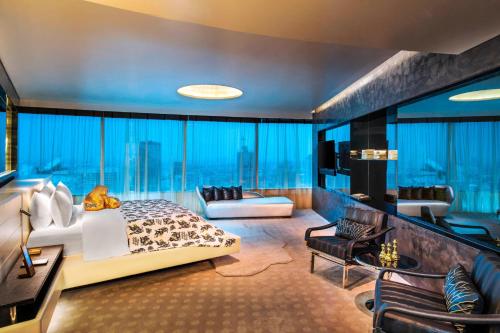 591835887 W Bangkok Hotel