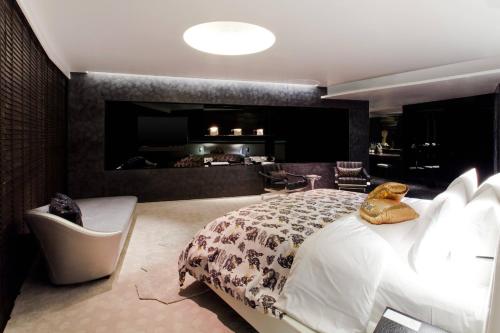 591835890 W Bangkok Hotel