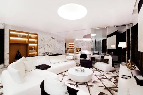 591835902 W Bangkok Hotel