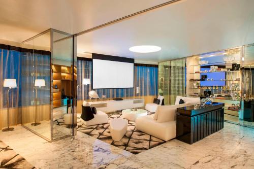 591835903 W Bangkok Hotel