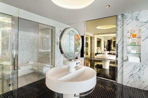 591835912 W Bangkok Hotel