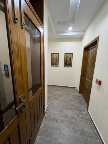 Platinum Penthouse and Apartments - image 2