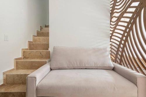 Penthouse Retreat Private Pool & Premium Amenities - Tap to explore photos