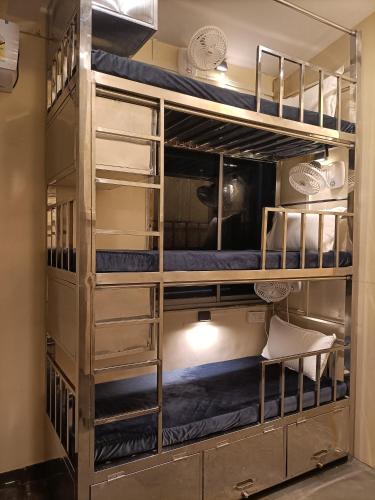 10 bunk beds