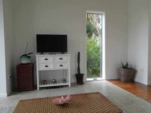 Raglan, walk to harbour and town, garden views, Raglan (fotografie 10)