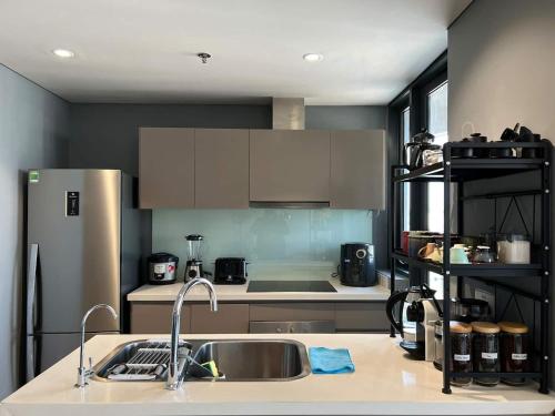 Two-Bedroom Deluxe Apartment image 4