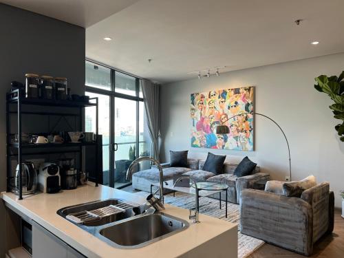Two-Bedroom Deluxe Apartment image 7