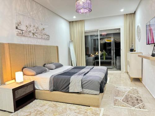 Fresh Modern Flat with spacious room and bathroom