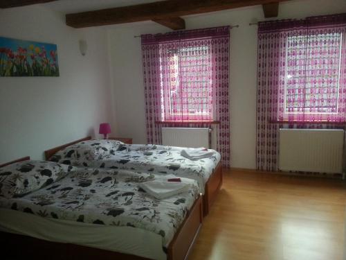 2 twin beds