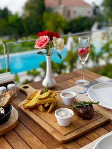 Alimentos e Bebidas, KCOR Hotels in Falougha