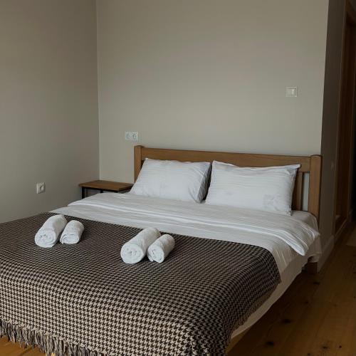 1 queen bed