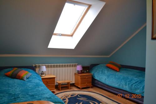 2 twin beds