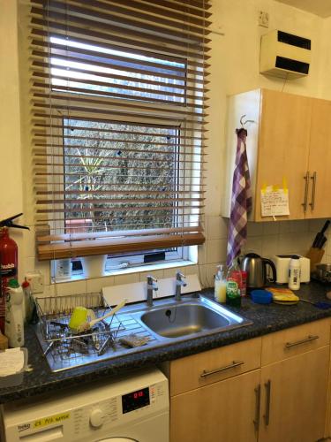 Konyha, an Extra Large Room with patio & own front entrance Rotherham in Rawmarsh