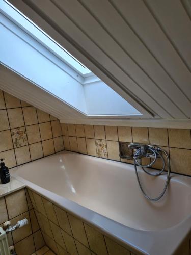 Bathroom, CASSEL LOFTS - Apartment, Boxspringbett, ruhige Lage, Kassel Nahe in Schauenburg