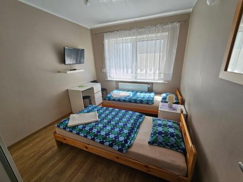 2 twin beds
