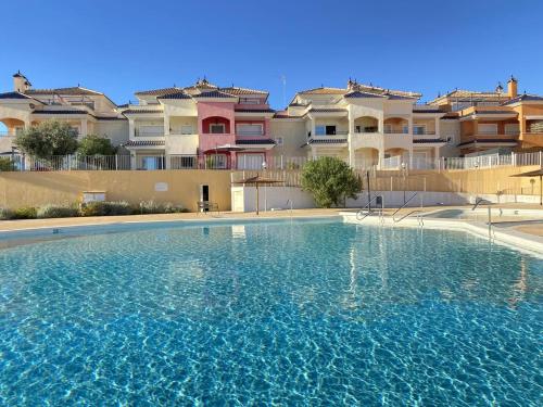 Amazing Apartamento Renes, with a shared pool in โล เมดิโก