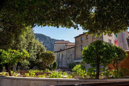PIAZZA LAURINO Apartments BASIC EXCURSIONS ALTO CILENTO Cammino Giubilare di SantElena