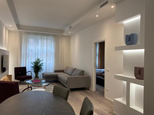 San Babila Luxury Apartment, Milan (photo 5)