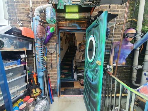 Cyber-Art studio in Camden 4
