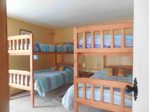 1 double bed, 1 twin bed, 2 bunk beds