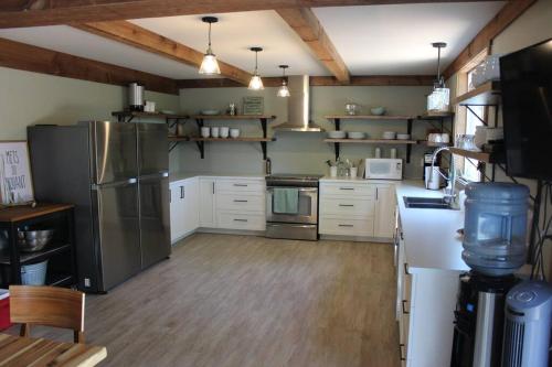 Lux waterfront all inclusive on Ottawa River in Bryson (QC)