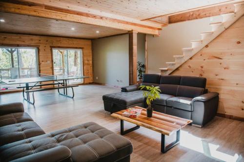 Lux waterfront all inclusive on Ottawa River in Bryson (QC)