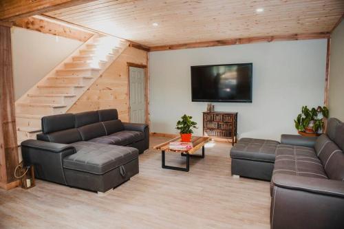 Lux waterfront all inclusive on Ottawa River in Bryson (QC)