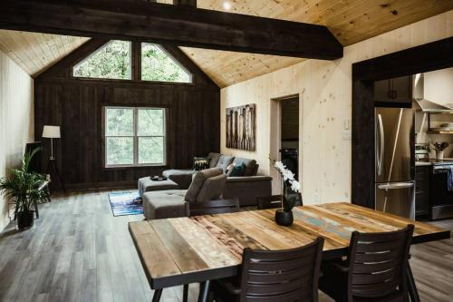 Waterfront lux loft 2 bedroom perfect for couples in Bryson (QC)