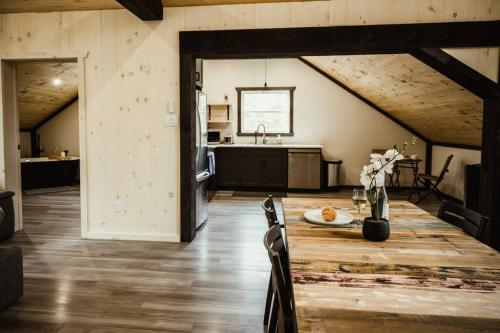 Waterfront lux loft 2 bedroom perfect for couples in Bryson (QC)