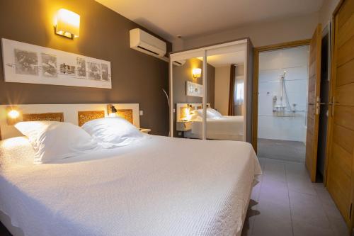 Athena MOTEL near Le Resto du Marche Chez Thomas