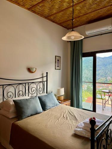 Two Flowers Hotel in Pedoulas