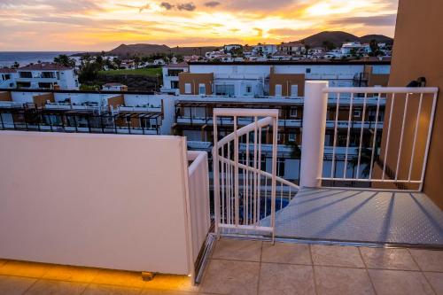 Swing & Golf Penthouse - Tap to explore photos