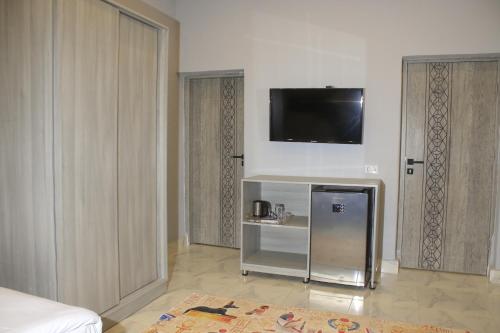 Habu Pyramids View Hotel