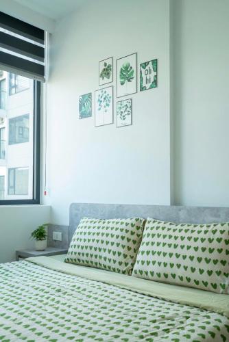 Two-Bedroom Apartment with Pool View image 4