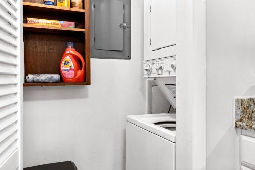 Cozy Condo in Wintergreen Resort That Sleeps 4! in Lyndhurst, USA