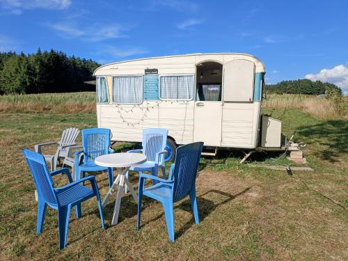 Apkārtne, Caravane Vintage Atypique avec jacuzzi à la campagne (Caravane Vintage Atypique avec jacuzzi a la campagne) in Sauvessanges