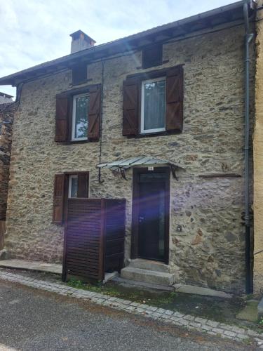 Entrance, Reposant et Depaysant in Garanou