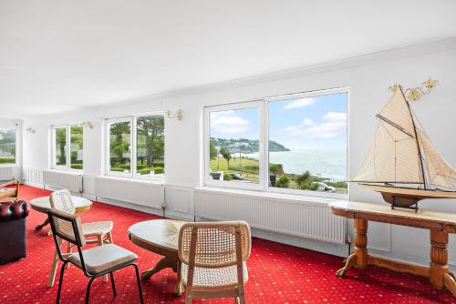 Waters Edge Hotel - image 10