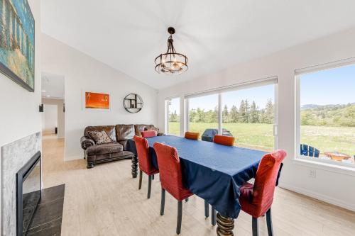 Létesítmények, New Riverfront Luxury with acreage and great views in Tillamook