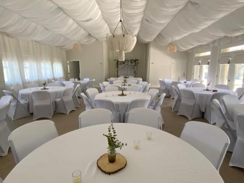 The Springs Retreat in บานเดรา