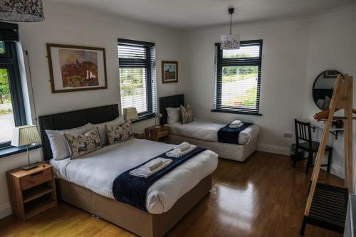 Lake House & Private Pub Kerry - Large Groups up to 26 People in Raycoslough