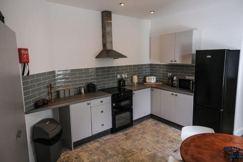 Facilities, Lake House & Private Pub Kerry - Large Groups up to 26 People in Raycoslough