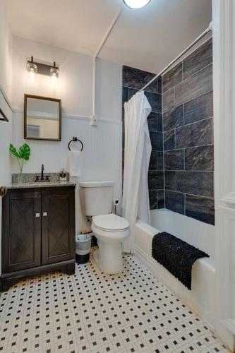Bohemian Retreat Sleeps 6, Steps from Broadway! in Nashville, USA