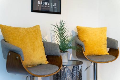 Bohemian Retreat Sleeps 6, Steps from Broadway! in Nashville, USA